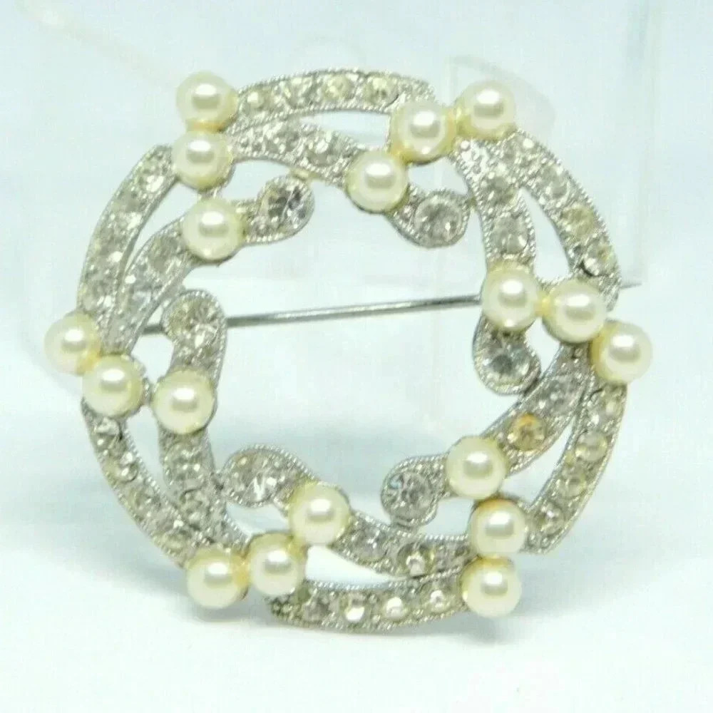 Clear Rhinestone Faux Pearl Openwork Brooch